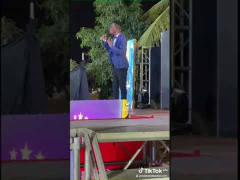 Mateus Sebastião na Gala de premiação de Cacuaco 2023. vencedor na categoria melhor músico gospel!