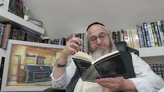 לימוד 'חוק לישראל' יום ראשון פרשת בראשית – ביידיש – לימוד ההלכה בעניין השכמת הבוקר ציצית ותפילין (הרב מוטה פראנק) - התמונה מוצגת ישירות מתוך אתר האינטרנט יוטיוב. זכויות היוצרים בתמונה שייכות ליוצרה. קישור קרדיט למקור התוכן נמצא בתוך דף הסרטון