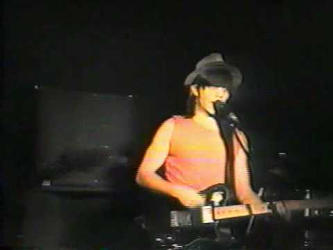 Alain Karon & Les Taches_Bouffons de L'Anana_1986 live Foufounes Électriques