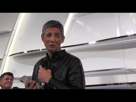 Show Fiorello in sala stampa, fa sentire messaggio Pausini afona