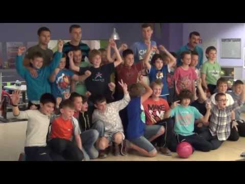 Goran Vuk in Jon Gorenc Stankovič na bowlingu z desetko