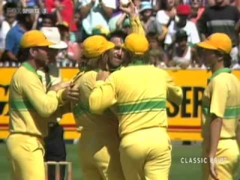 Ian Botham freakishly c&b by Greg Matthews Australia v England 1986-87 World Series Cup
