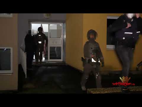 Siegen Geisweid: Spezialeinsatzkräfte des Zollkriminalamts &   Unterstützungsgruppe Zoll (ZUZ)