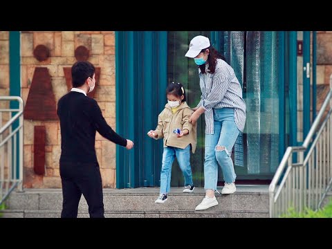 當單親爸爸不方便帶女兒去衛生間......