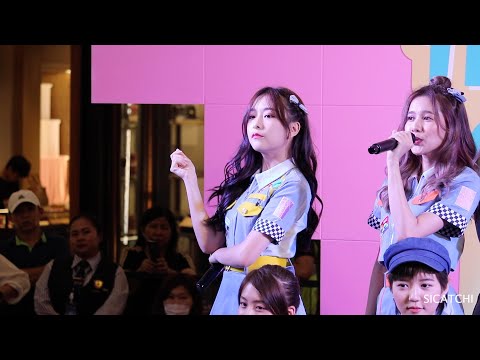 [FANCAM] 200209 Mewnich BNK48 - โดดดิด่ง @ The finest Gifts of love