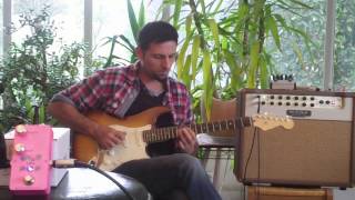 latino with DEWITTE WIRED OVER THE POP - FENDER STRAT AMERICAN DELUXE '04 - MESA LONESTAR SPECIAL