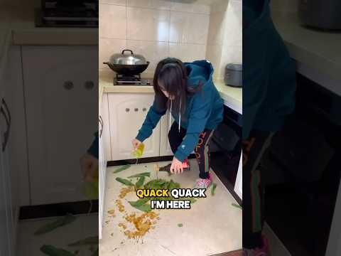 Jenny wants to eat the duck badly! 😂 🦆