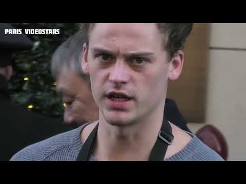 Britain Dalton with fans @ Paris 5 december 2025 during Avatar 3 press tour