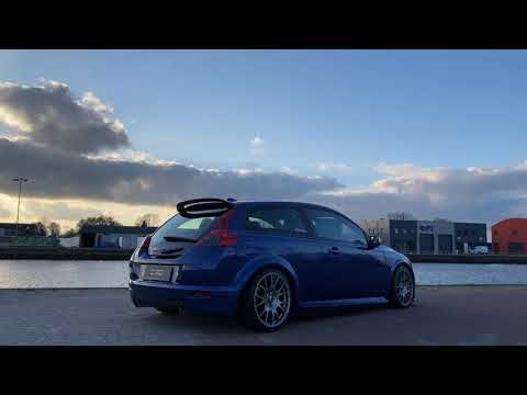 Static Volvo C30. Straight piped 1.6d.