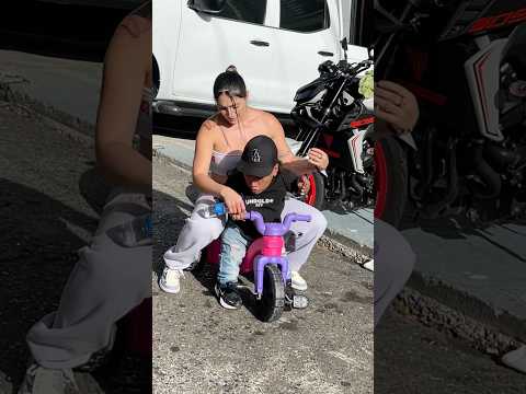 De rose en la moto 😅