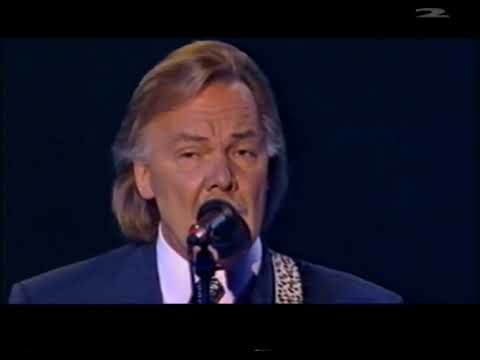 Kari Tapio -  Aikaan täysikuun