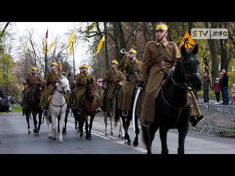 Narodowe Święto Niepodległości w Sandomierzu. Była defilada, salwa honorowa, koncert i moto-parada