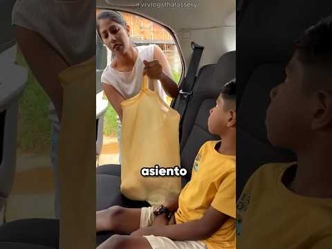 El niño buscaba dentro de las bolsas de la compra... y su mamá se enojó 😳
