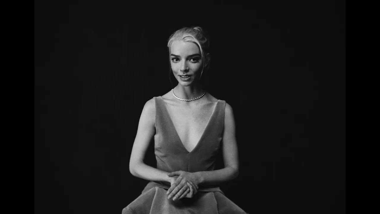 L'OFFICIEL Italia - Anya Taylor-Joy