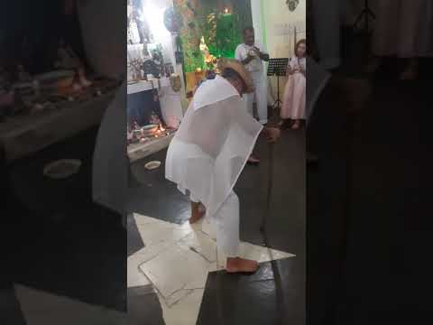 salve às santas almas bendita salve Pai João das Almas  incorporado em Pai Carlos do Obaluaê