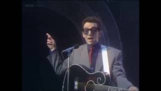 Elvis Costello and The Attractions - Sweet Dreams (from Top Of The Pops 24/12/1981)