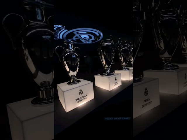 Vídeo relacionado con RFEF Réplica del Trofeo La Liga Campeones 45 mm sobre Base de Madera, Mini Trofeo Versión Ganador del Campeonato Español, Objeto de Colección para Aficionados al Fútbol, Regalo para Hombres