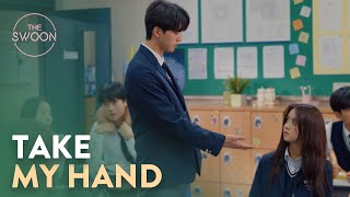 Song Kang asks for Kim So-hyun’s hand to hold  L