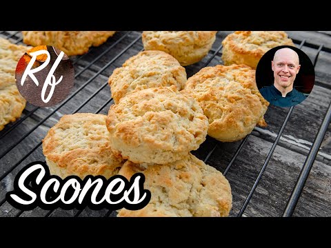 Grundrecept på scones som går snabbt att baka med bakpulver. Servera till frukost, fika, afternoon tea eller kvällsmys.>