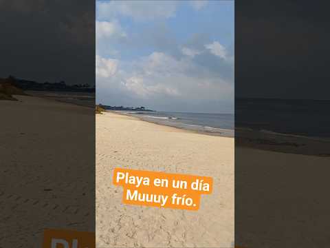 Así se vive la playa en un frío día de invierno #Motorhome #family #vanlife #uruguaynatural #viral