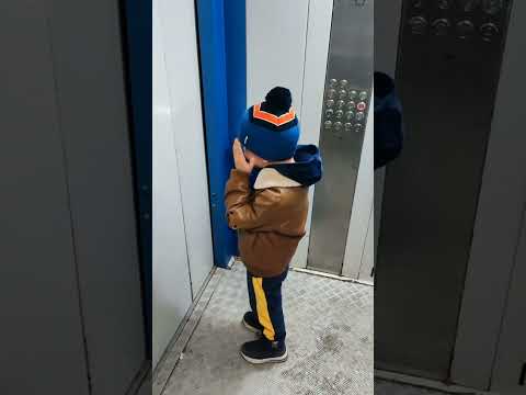 Liftda qolgan bola. Bolalarga eʼtiborli boʻlaylik