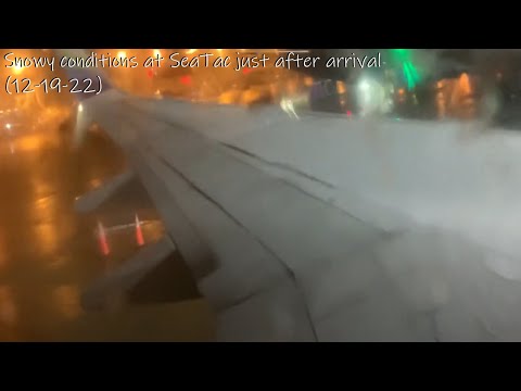 Snowy conditions at SeaTac just after arrival (12-19-22)