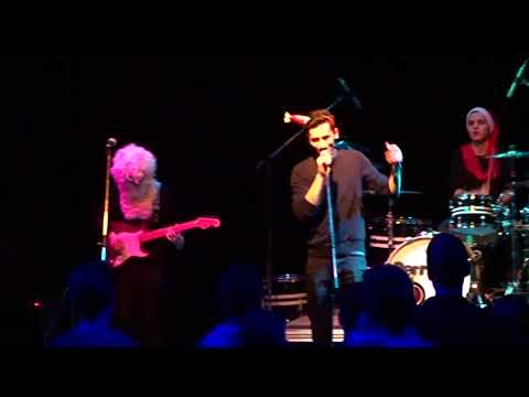 Attic. Live @Bonn brotfabrik – Looking Glass