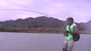 preview picture of video '２０１１荒川鮭釣り　フライマン　動画'