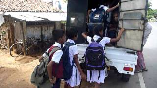 preview picture of video 'Sri Lanka,ශ්‍රී ලංකා,Ceylon,Funny School Bus'