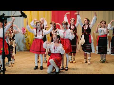 DGI. Cahul CRCC ”Universul”, filiala  Văleni grupul etnofolcloric „Mugurașii”, cond. Elena Boieru