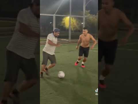 jogando bola no Parque dos ervais em Ponta Porã Estado Mato Grosso do Sul