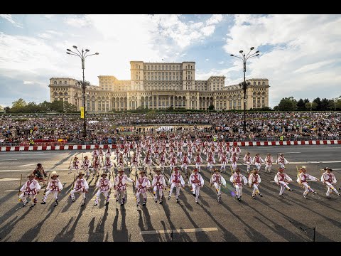 100 de călușari în Piața Constituției din București