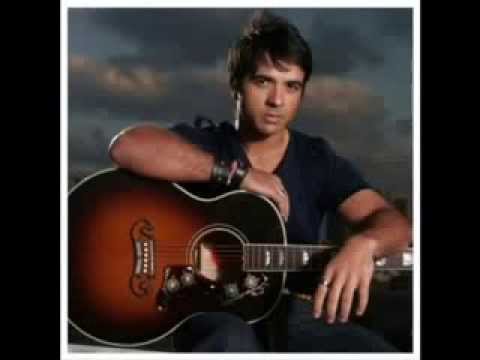 LUIS FONSI Aunque estes con él Letra