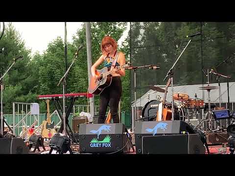 Gentle On My Mind - Molly Tuttle (Grey Fox 2019)