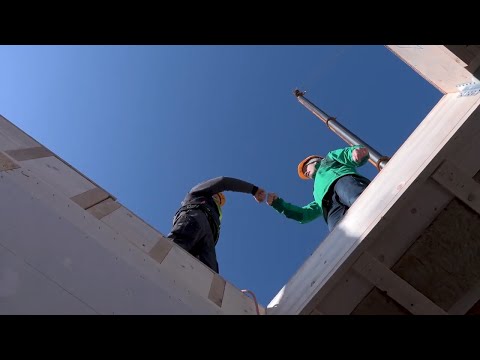 Genböck Haus sucht Zimmerer und fleißige Handwerker für die Montage von Fertigteilhäusern