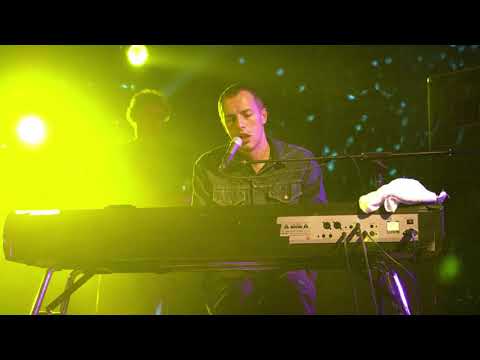 Coldplay live at Apollo in the UK - 2001-04-26 - (Audience) [Murder & See You Soon live debut]