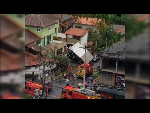 Criança morre após caminhão desgovernado atingir carro em Friburgo; mãe está internada e estável