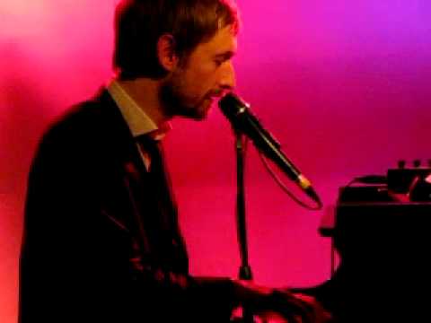 Divine Comedy - Neil Hannon (Locomotiv dec2010) 6