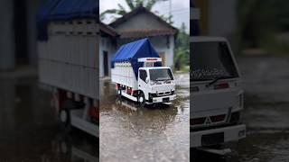 Download lagu Getting soaked with the miniature truck, TikTok Herex style 🫣🤪 #nemahminiaturofficial #wobblingtruck mp3