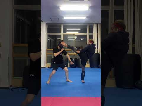 【衝撃】絶対かわせない蹴り#shorts