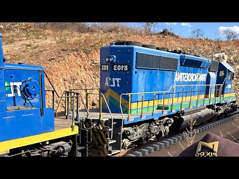 TREM DESCARREGANDO BRITA LINHA FÉRREA TRANS NORDESTINA 