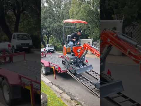 Offloading The MCM 11D - 1.1Ton Mini Excavator from a Trailer