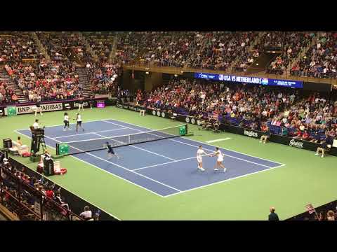 Serena Williams/Venus Williams vs Lesley Kerkhove/Demi Schuurs (Fed Cup)