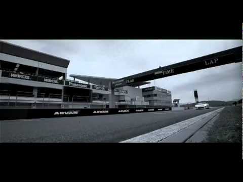 Lexus LFA in action and V10 engine at work