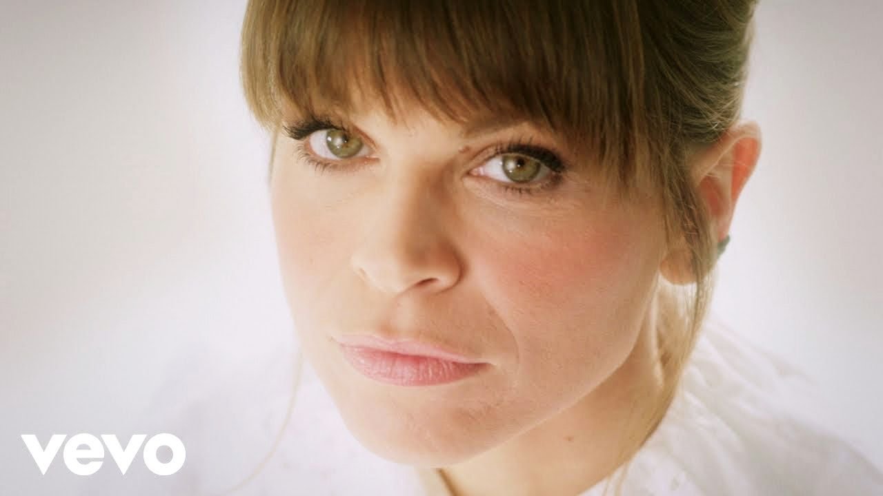 Alessandra Amoroso - Forza e coraggio (Video Ufficiale)