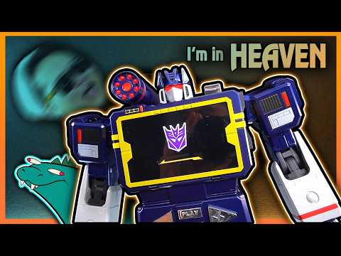 The Robosen Soundwave Transforms on its OWN!