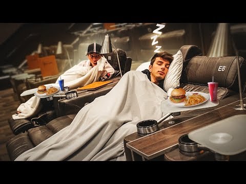 PASSAMOS A NOITE EM UM CINEMA DE LUXO!