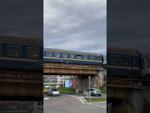 M&Aacute;V-START 431 117 halad &aacute;t a Mogyor&oacute;di &uacute;ti a h&iacute;don egy Szegedi IC-vel#m&aacute;v