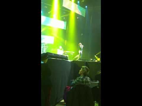 Idol Live! Turné 2011 Minnah Karlsson- Twist and shout