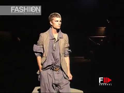 VIVIENNE WESTWOOD Menswear Spring Summer 2003 - Fashion Channel